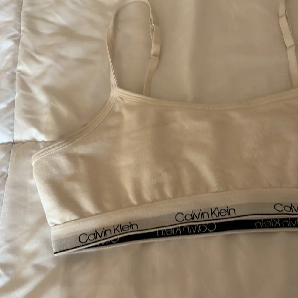 calvin klein sports bra - Picture 2 of 3